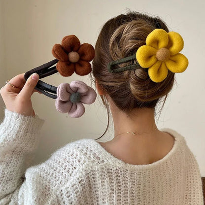 Seasonal Elegance: AWAYTR Plush Flower Hair Claw - Stylish Duckbill Clip for Autumn and Winter