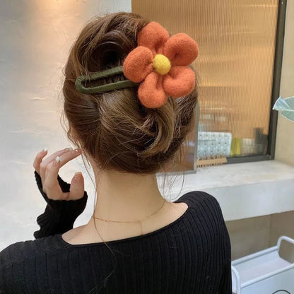 Seasonal Elegance: AWAYTR Plush Flower Hair Claw - Stylish Duckbill Clip for Autumn and Winter