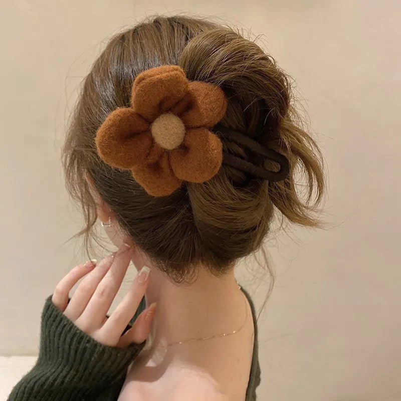 Seasonal Elegance: AWAYTR Plush Flower Hair Claw - Stylish Duckbill Clip for Autumn and Winter