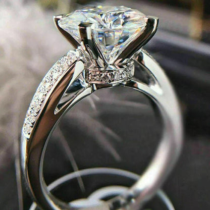 Huitan 2022 Classic Engagement Ring: Brilliant Cubic Zirconia Crystal for Timeless Elegance