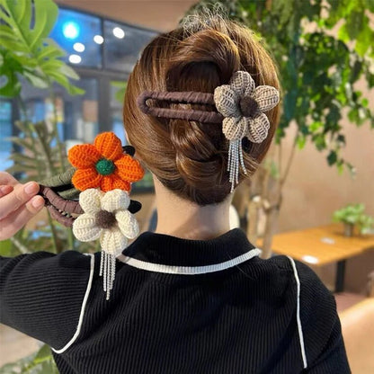 Seasonal Elegance: AWAYTR Plush Flower Hair Claw - Stylish Duckbill Clip for Autumn and Winter