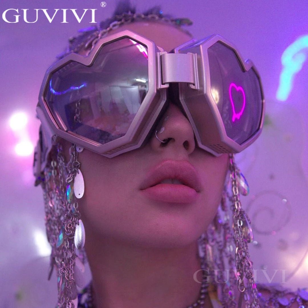 Modern Retro Chic: Y2K-Inspired Oversized Heart Sunglasses by a Trendsetting Eyewear Designer