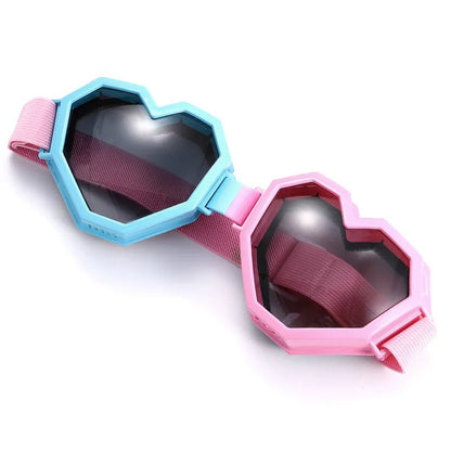 Modern Retro Chic: Y2K-Inspired Oversized Heart Sunglasses by a Trendsetting Eyewear Designer